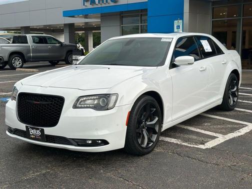 Bright White Clearcoat 2022 Chrysler 300 S