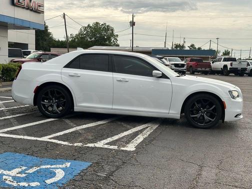 Bright White Clearcoat 2022 Chrysler 300 S