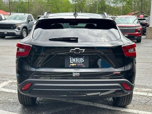 Mosaic Black Metallic 2026 Chevrolet Trax FWD 2RS