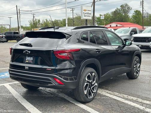 Mosaic Black Metallic 2026 Chevrolet Trax FWD 2RS