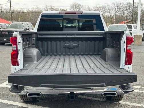 Summit White 2026 Chevrolet Silverado 1500 LT