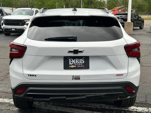 Summit White 2026 Chevrolet Trax FWD 2RS