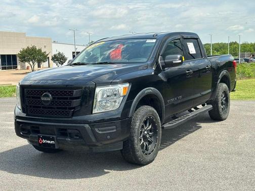 Super Black 2020 Nissan Titan SV