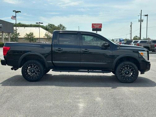 Super Black 2020 Nissan Titan SV