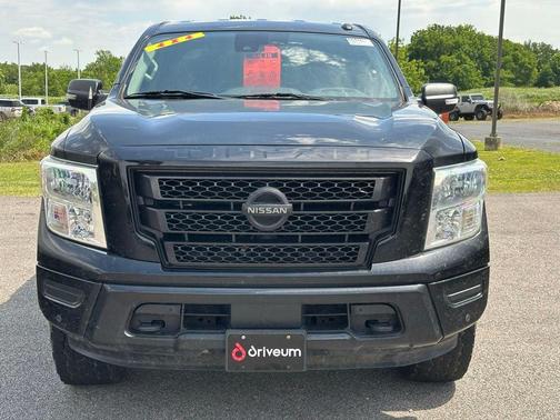 Super Black 2020 Nissan Titan SV