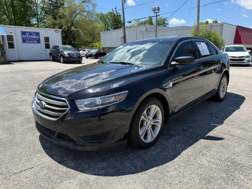 Shadow Black 2018 Ford Taurus SE