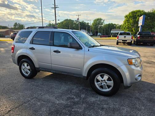 Ingot Silver Metallic 2012 Ford Escape XLT