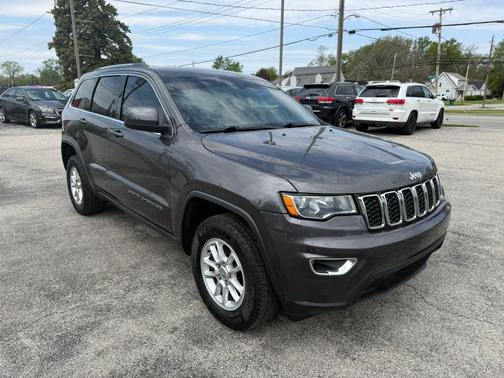Granite Crystal Metallic Clearcoat 2019 Jeep Grand Cherokee Laredo