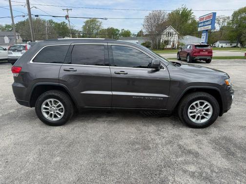Granite Crystal Metallic Clearcoat 2019 Jeep Grand Cherokee Laredo