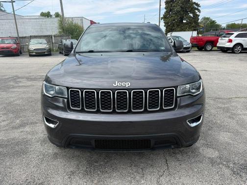Granite Crystal Metallic Clearcoat 2019 Jeep Grand Cherokee Laredo