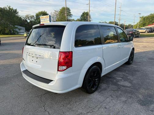 White Knuckle Clearcoat 2019 Dodge Grand Caravan SE