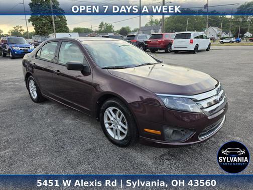 Burgundy 2011 Ford Fusion SE