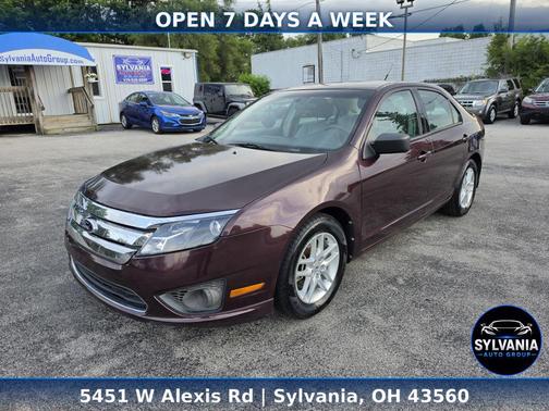 Burgundy 2011 Ford Fusion SE