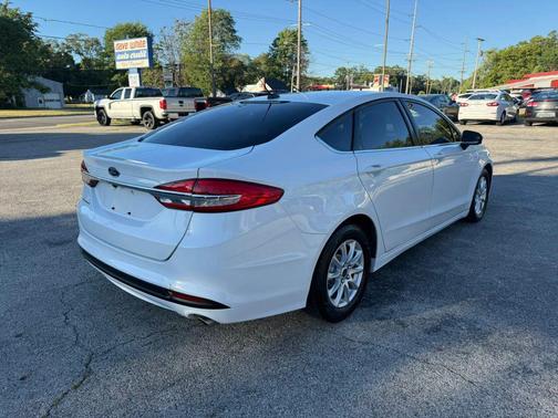 Oxford White 2017 Ford Fusion SE