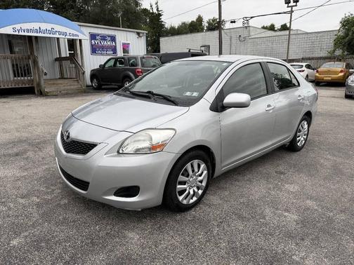 Classic Silver Metallic 2012 Toyota Yaris LE