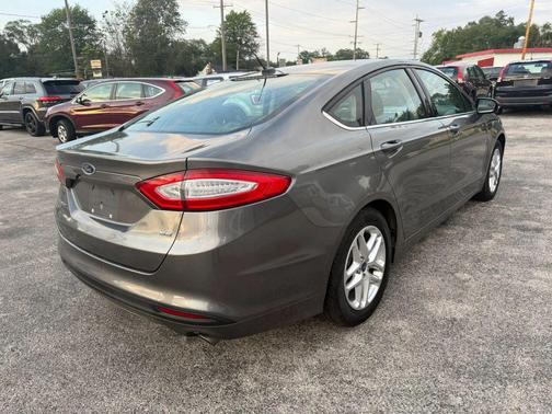 Gray 2014 Ford Fusion SE
