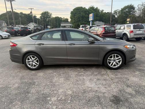 Gray 2014 Ford Fusion SE
