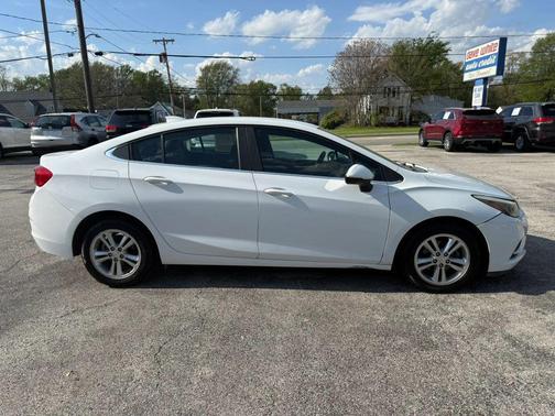 Summit White 2017 Chevrolet Cruze LT