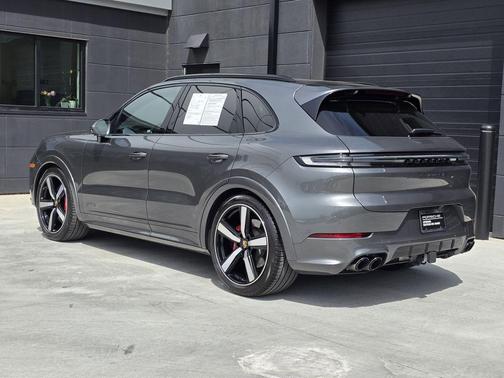 Quartzite Grey Metallic 2025 Porsche Cayenne GTS