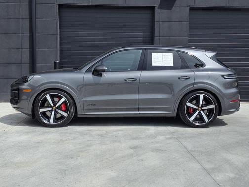 Quartzite Grey Metallic 2025 Porsche Cayenne GTS