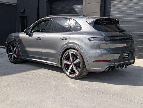 2025 Porsche Cayenne GTS