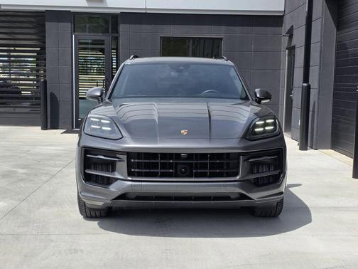 Quartzite Grey Metallic 2025 Porsche Cayenne GTS