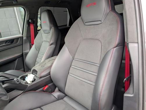 2025 Porsche Cayenne GTS