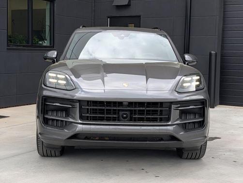 2025 Porsche Cayenne GTS