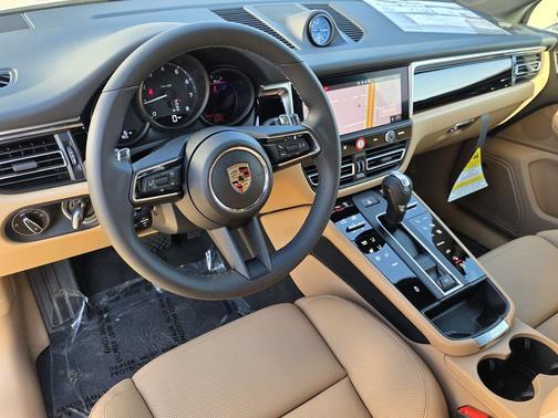 Carrara White Metallic 2025 Porsche Macan