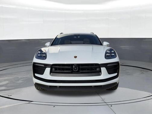Carrara White Metallic 2025 Porsche Macan
