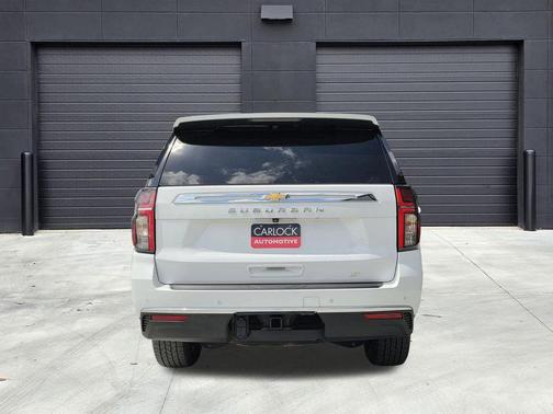 Summit White 2022 Chevrolet Suburban LT