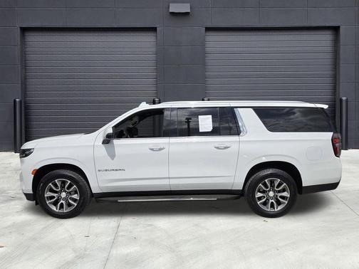 Summit White 2022 Chevrolet Suburban LT