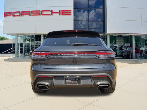 2022 Porsche Macan Base