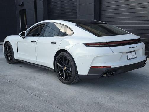 2025 Porsche Panamera 4