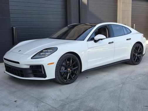 2025 Porsche Panamera 4
