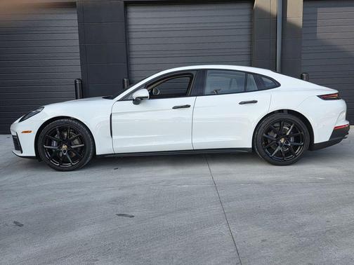 2025 Porsche Panamera 4