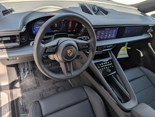 Oak Green Metallic 2026 Porsche Macan Base