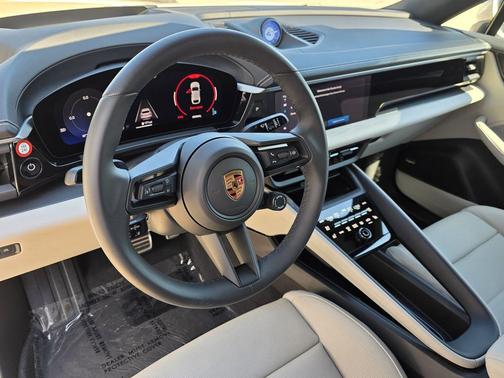 2025 Porsche Macan 4S