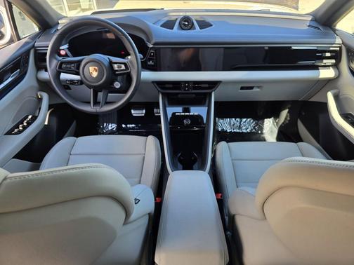 2025 Porsche Macan 4S