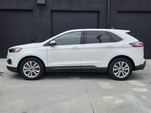 White Metallic 2024 Ford Edge Titanium