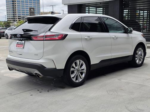 White Metallic 2024 Ford Edge Titanium