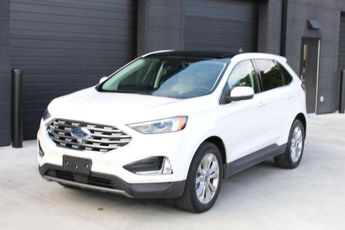 White Metallic 2024 Ford Edge Titanium