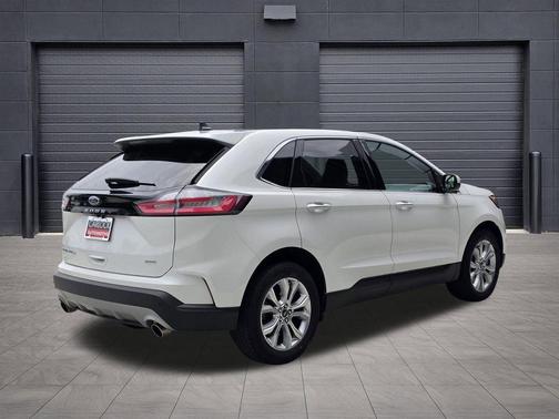 White Metallic 2024 Ford Edge Titanium
