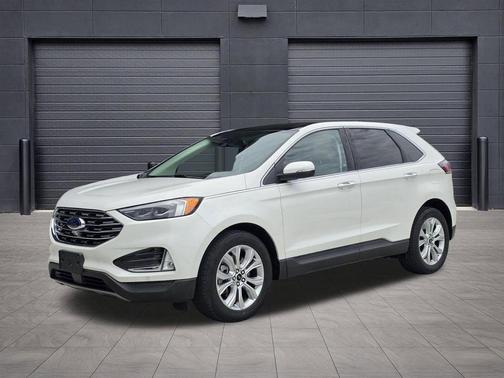 White Metallic 2024 Ford Edge Titanium