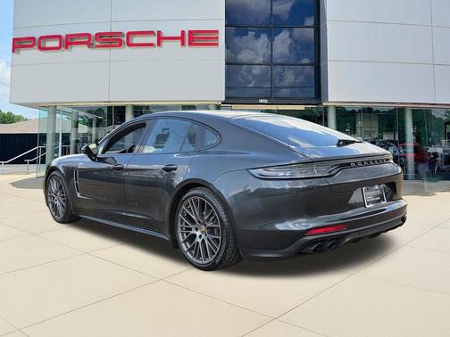 2022 Porsche Panamera 4