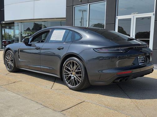 2022 Porsche Panamera 4 Platinum Edition