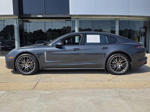 2022 Porsche Panamera 4 Platinum Edition