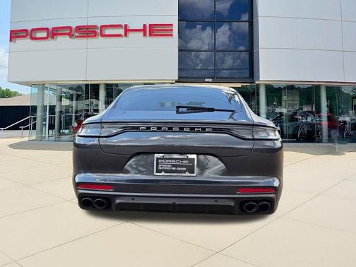 2022 Porsche Panamera 4