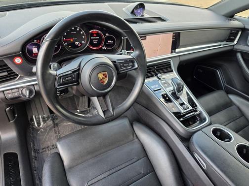 2022 Porsche Panamera 4
