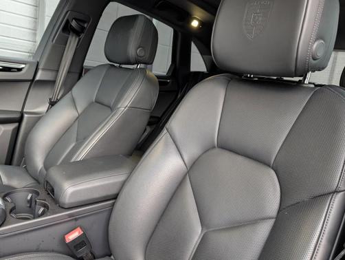 2025 Porsche Macan T